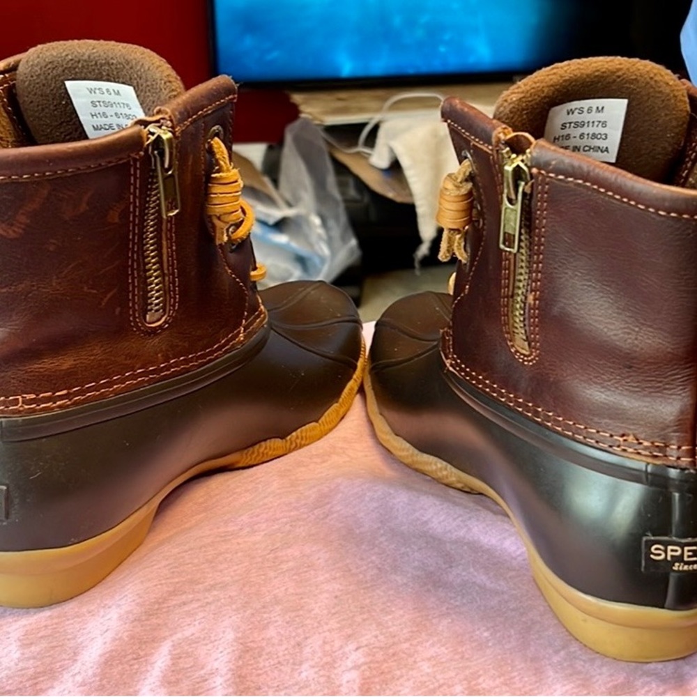 Sperry Duck Boot Excellent condition black and brown leather ..zipper & laces - Picture 4 of 10